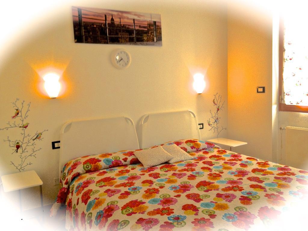 Top Suit Centro - Guest House Brugherio Δωμάτιο φωτογραφία
